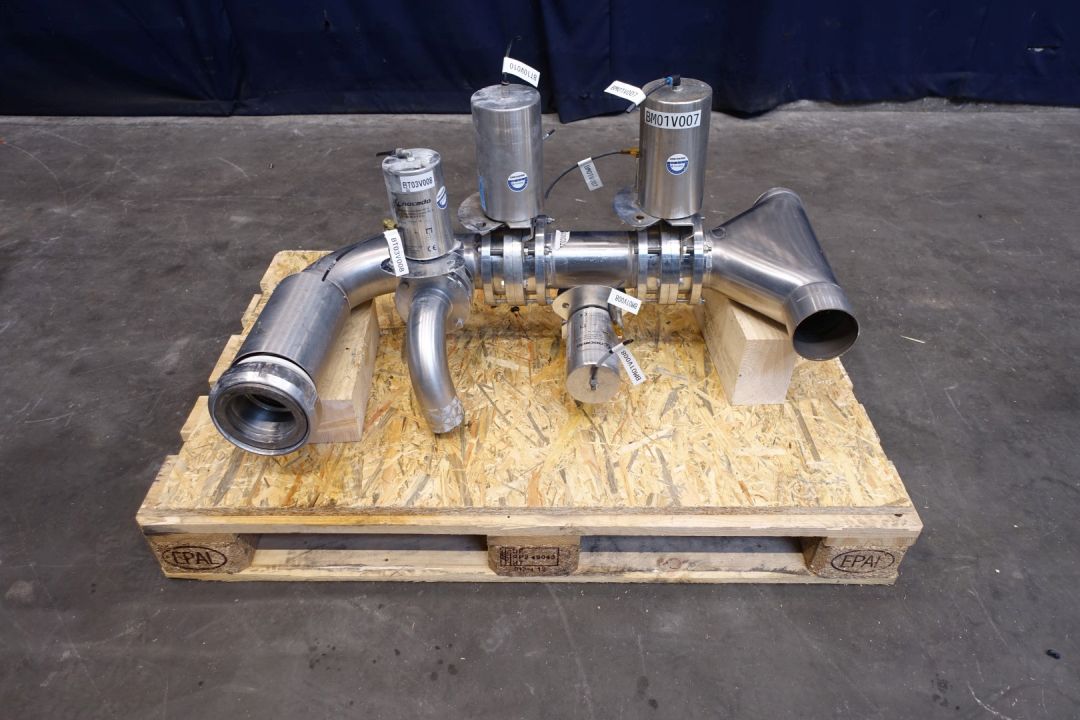 N.N.. Trouser piece Valves and swingbend panels